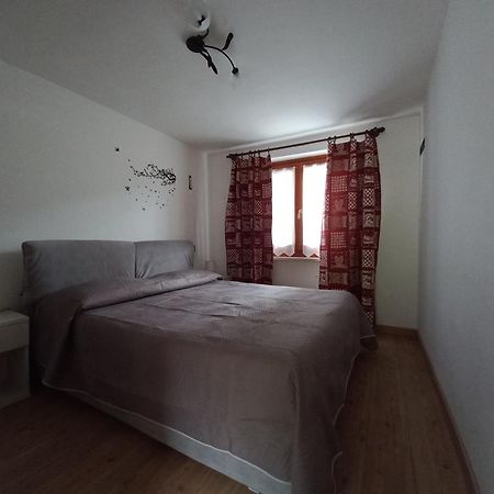 Da Lauretta Apartment Challand-Saint-Anselme ภายนอก รูปภาพ