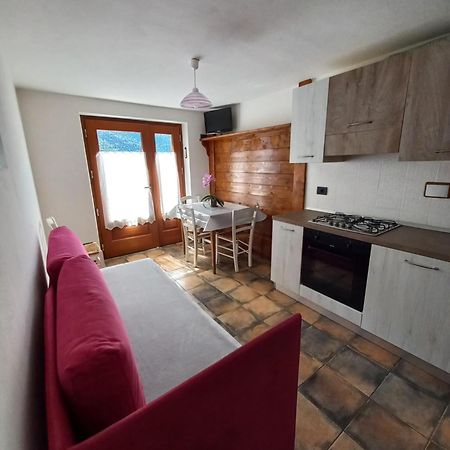 Da Lauretta Apartment Challand-Saint-Anselme ภายนอก รูปภาพ